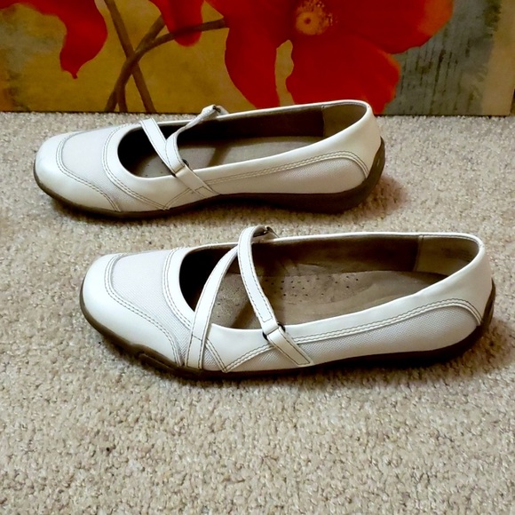 Shoes - Picture 4 of 5